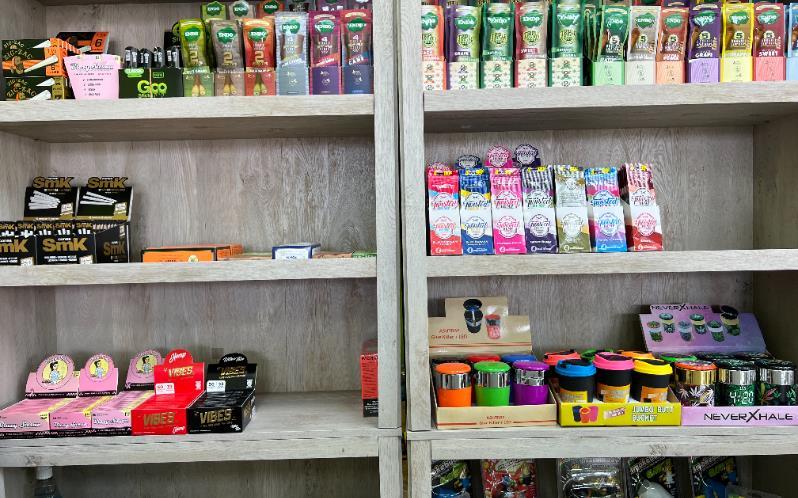 tobacco products in best price near Overland park