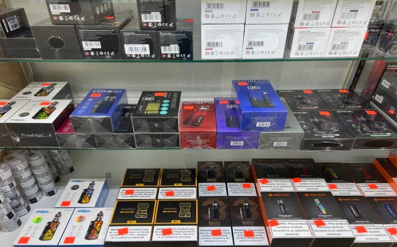Vaporizer availability of Dragon Drip Vape and Smoke in Overland Park, KS