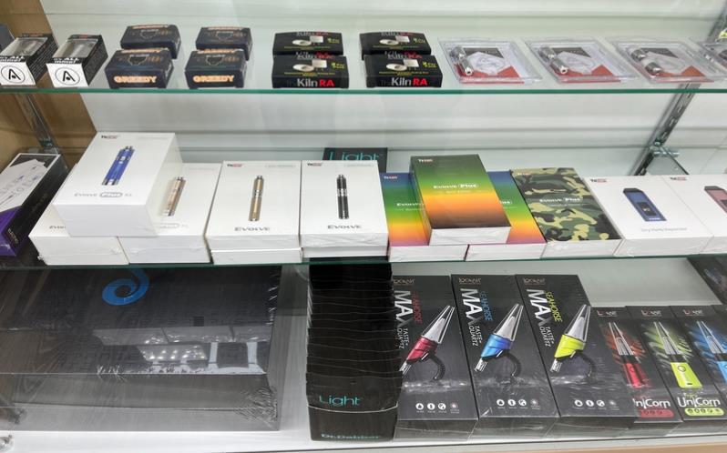 Vaporizer availability in Dragon Drip Vape and Smoke Overland Park
