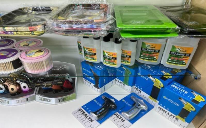 Tobacco accessories availability of Dragon Drip Vape and Smoke in Overland Park, Kansas, 