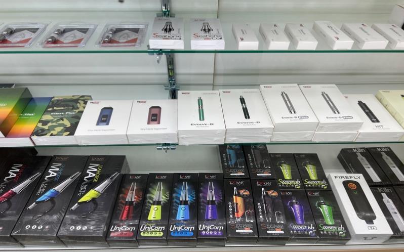 Vaporizer availability of Dragon Drip Vape and Smoke in Overland Park, KS